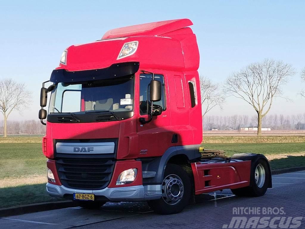 DAF CF 400 spacecab skylights Truck Tractor Units