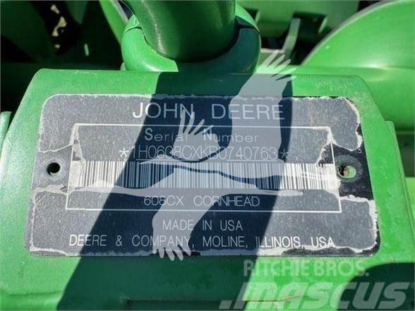 John Deere 608C Combine harvester heads
