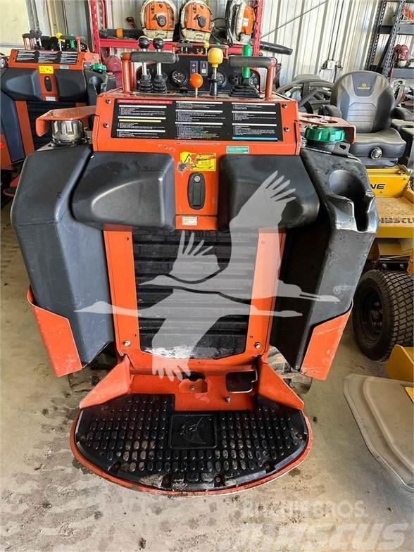 Ditch Witch SK752 Skid steer loaders