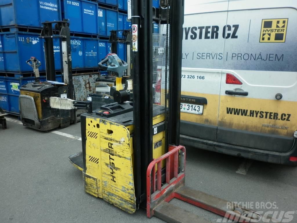 Hyster S1.5S Self propelled stackers