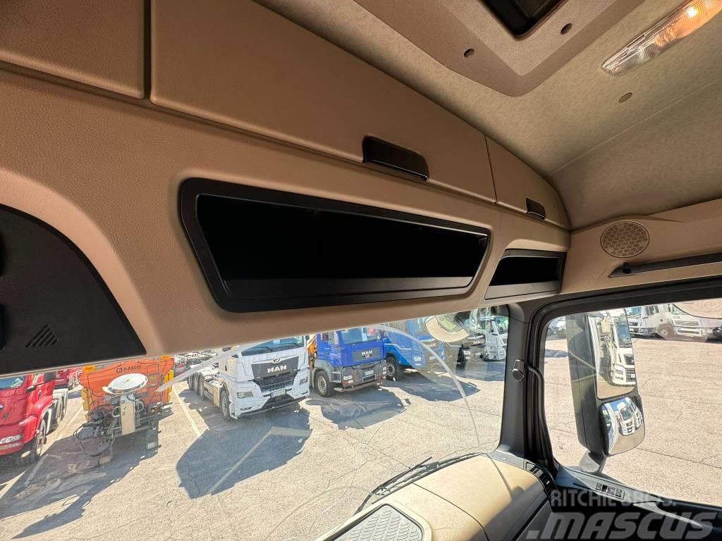 Mercedes-Benz Actros 2551L 6x2 KSA-kori + Lämmitin Van Body Trucks