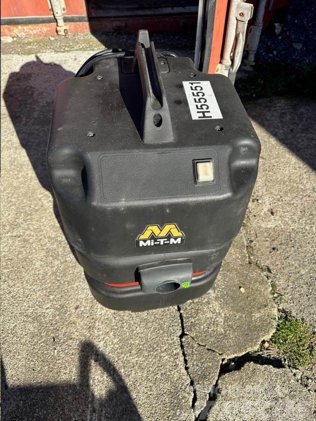 MI-T-M MV-900 Vacuum cleaners