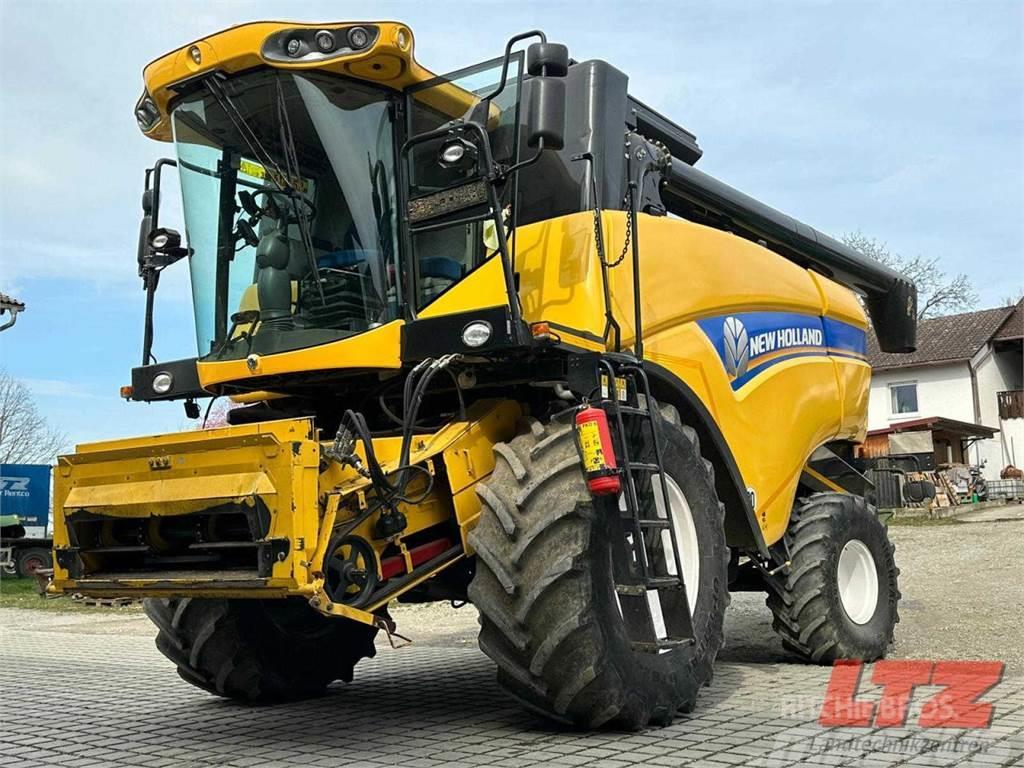 New Holland CX 6090 Allrad Combine harvesters