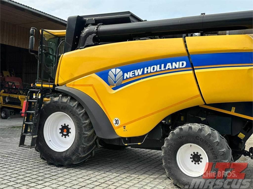 New Holland CX 6090 Allrad Combine harvesters