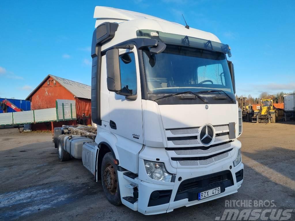 Mercedes-Benz Actros 2551 Chassis Cab trucks