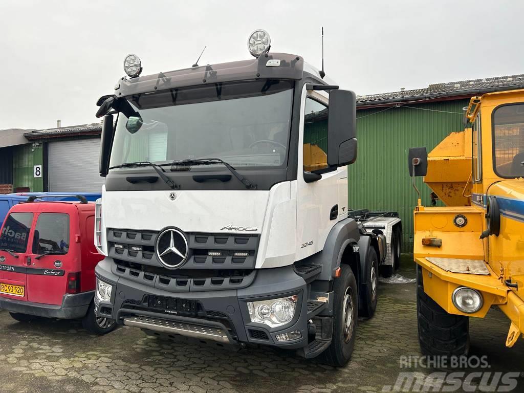 Mercedes-Benz 3246 B 8X4/4 Demountable trucks