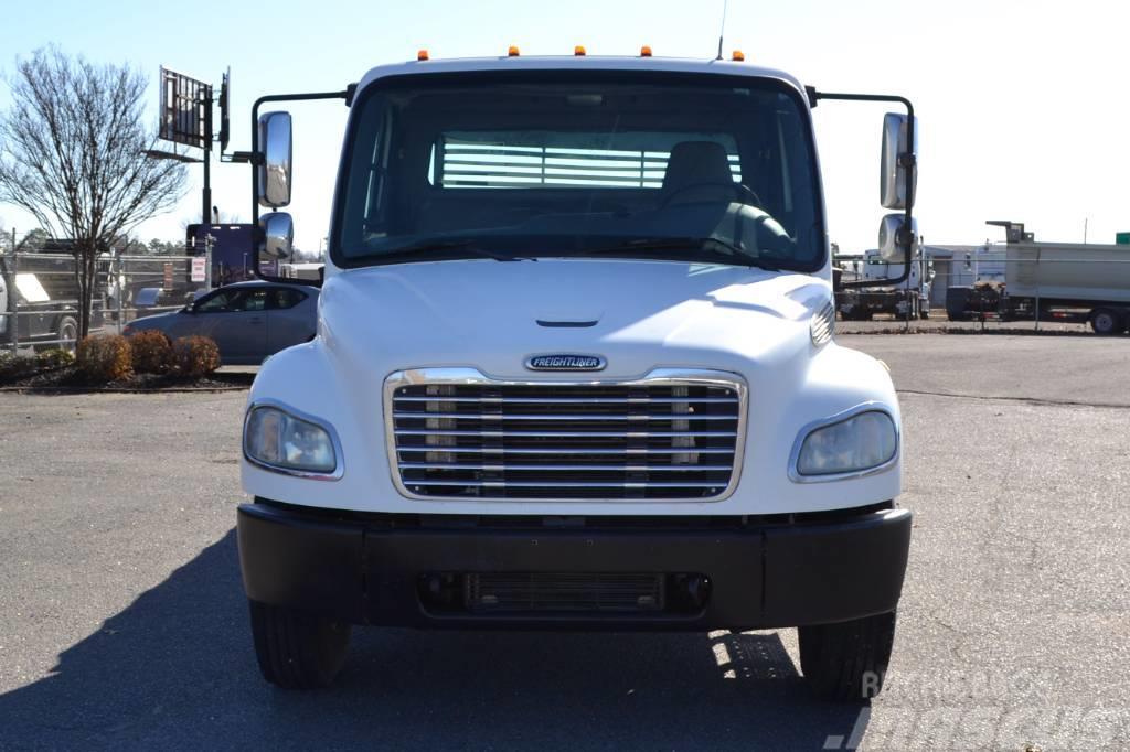 Freightliner Business Class M2 106 Flatbed/Dropside trucks