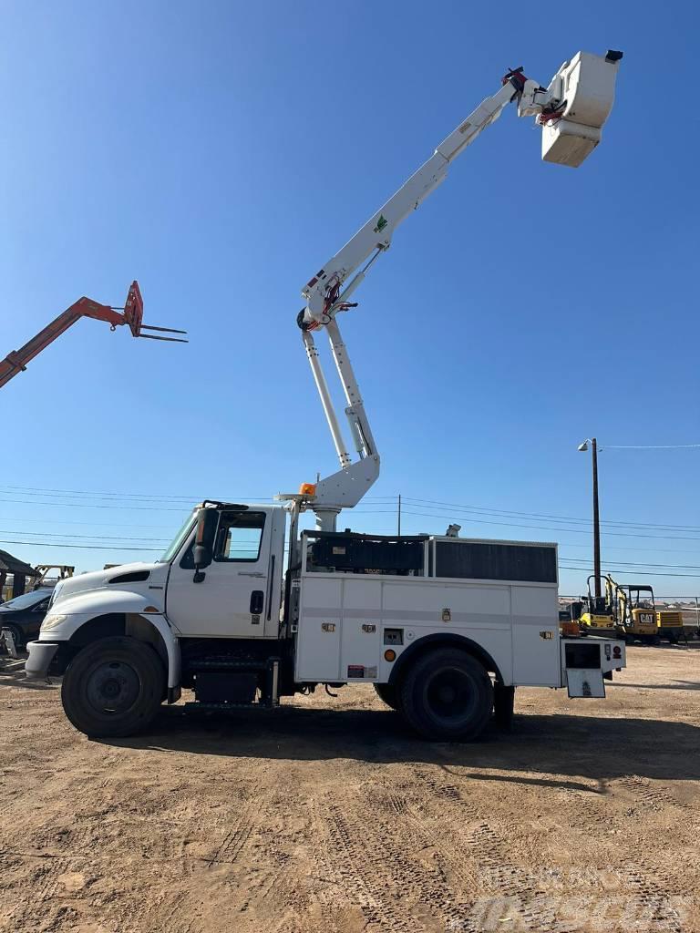 International DuraStar 4100 Truck mounted aerial platforms