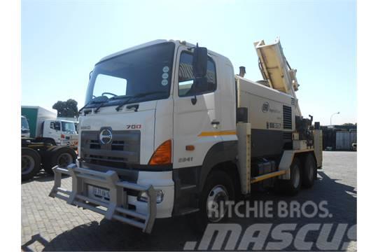  Lot 25 - Hino 700-2841S/Axle Horse,2011 Thor Rock Surface drill rigs