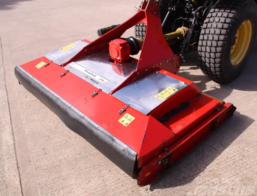 Trimax ProCut S3 210 Mounted and trailed mowers