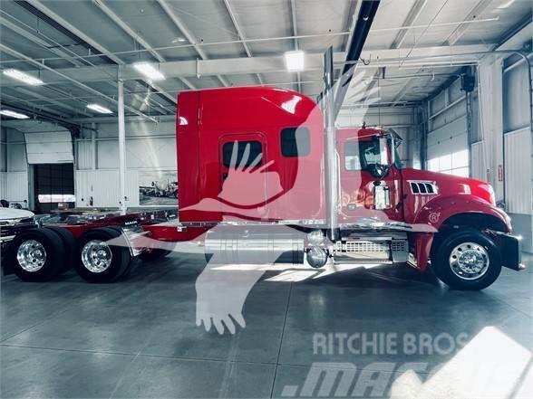 Mack GRANITE 64FT Truck Tractor Units