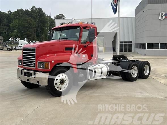 Mack PINNACLE 64T Truck Tractor Units
