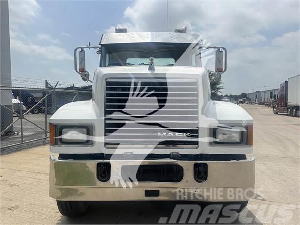 Mack PINNACLE CHU613 Truck Tractor Units
