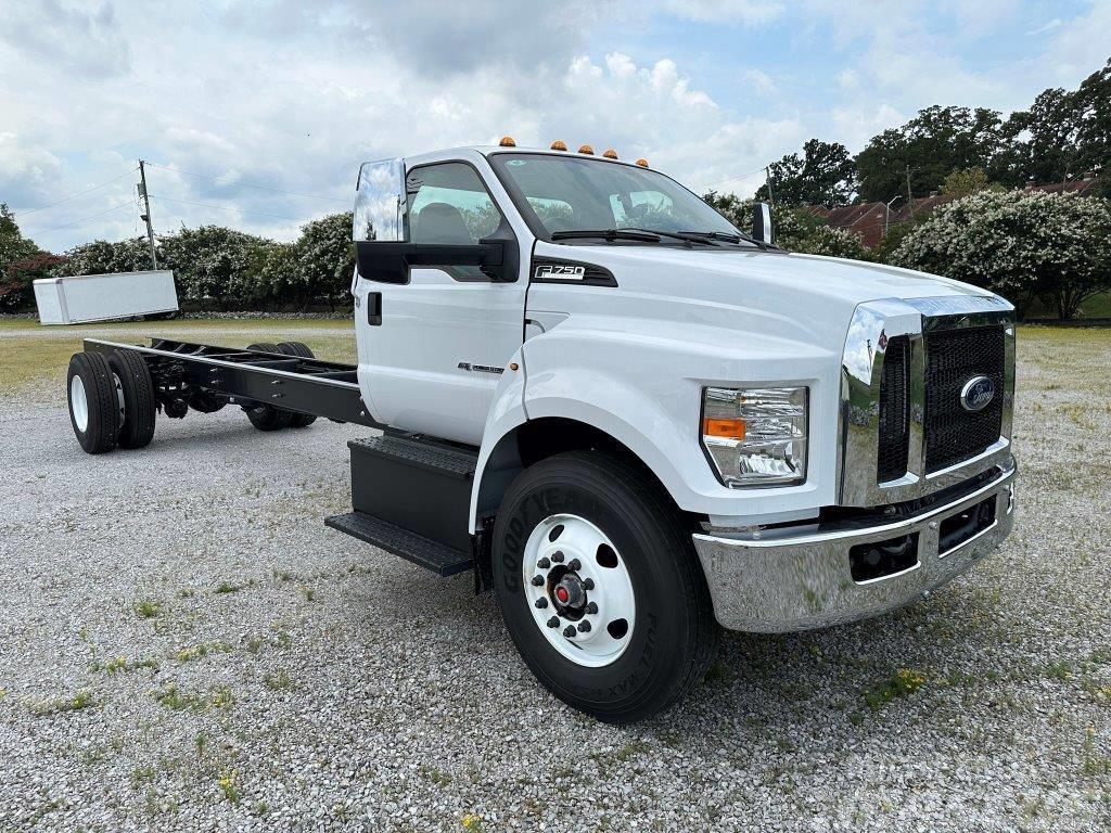 Ford F 750 Chassis Cab trucks