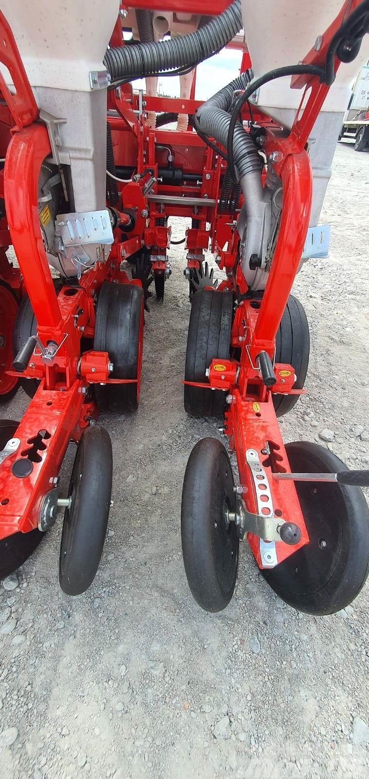 Özdöken pneumatyczny siewnik punktowy model VPKT-DG6 - dos Precision sowing machines