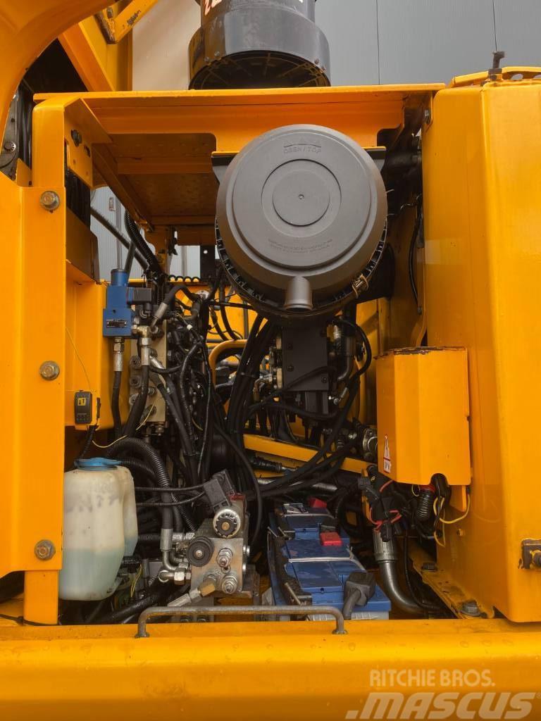 JCB JS200W  --  Generator  --  rotating grapple Waste / industry handlers
