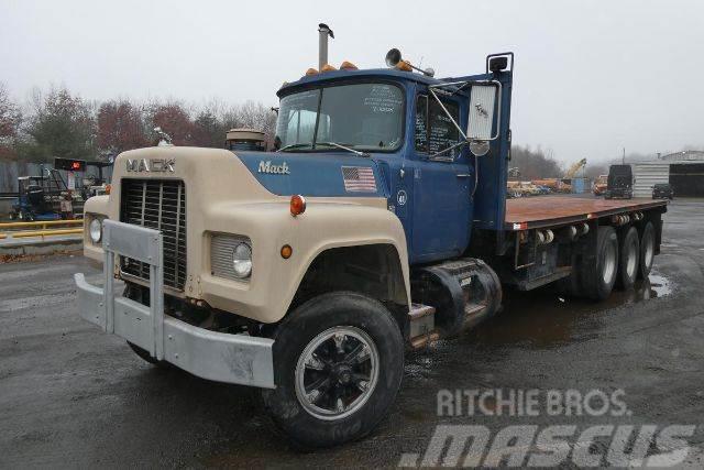 Mack RD686S Flatbed/Dropside trucks