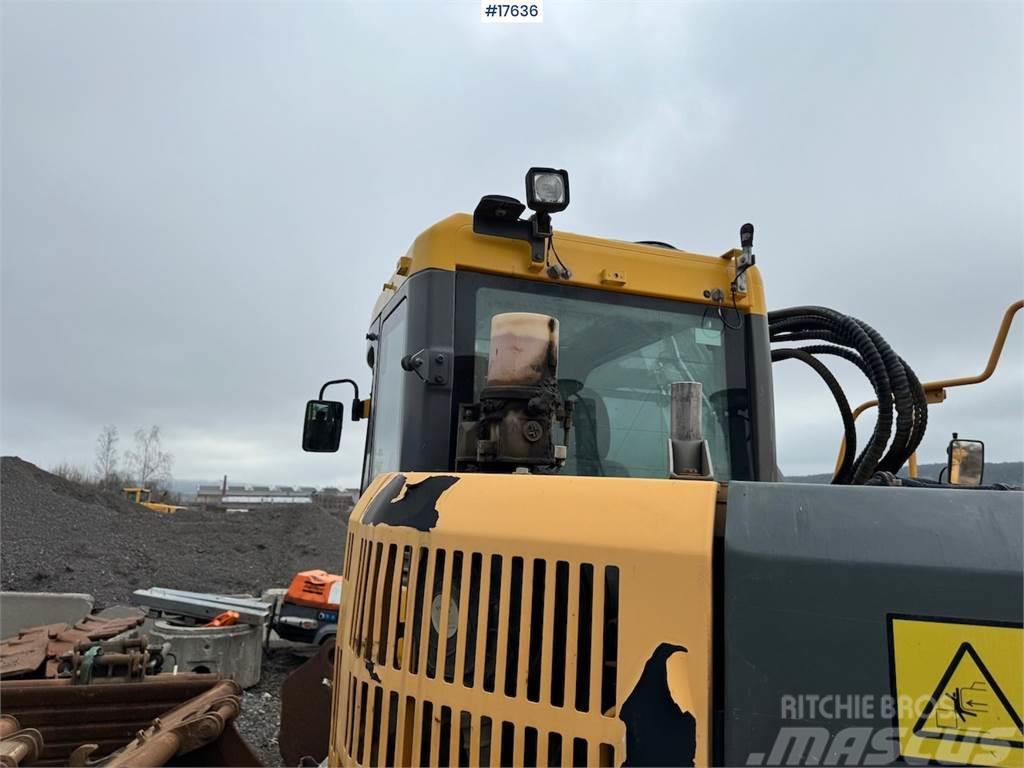 Volvo ECR235CL Tracked excavator w/ bucket and tilt Crawler excavators