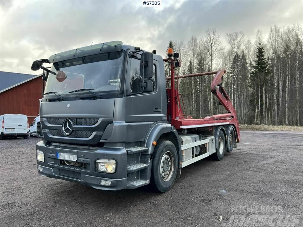 Mercedes-Benz 950.60 2529L Skip loader trucks