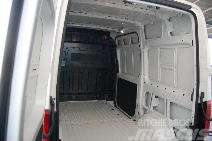 Hyundai H350 Chasis 2.5CRDI Essence 6.1M 150 Panel vans