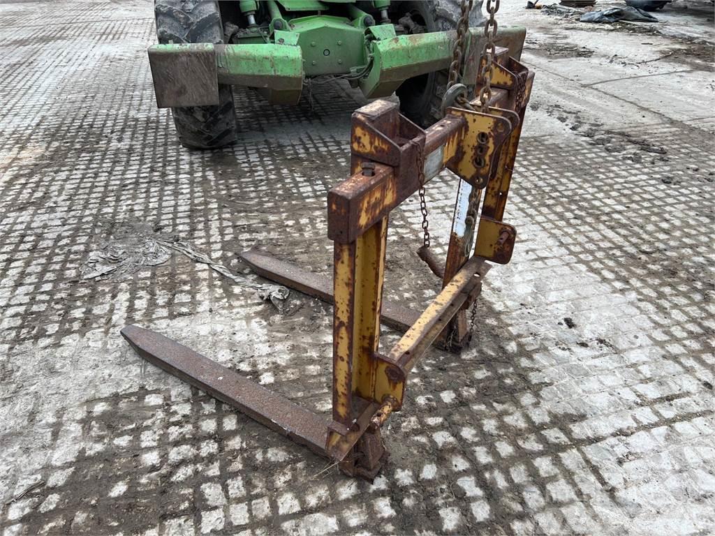 McConnel Linkage mounted pallet forks Other farming machines