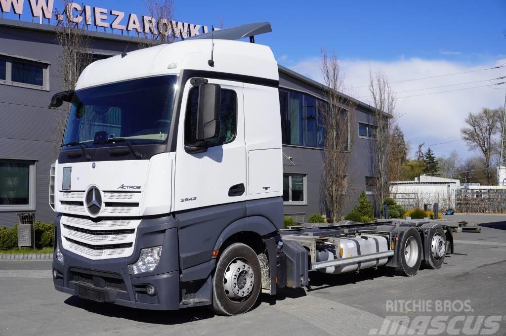 Mercedes-Benz Actros 2542 Low Deck BDF / 6×2 / E6 / steering axl Chassis Cab trucks