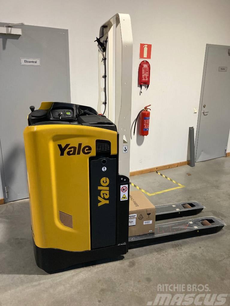 Yale MP20T. 2000kg Low lifter with platform