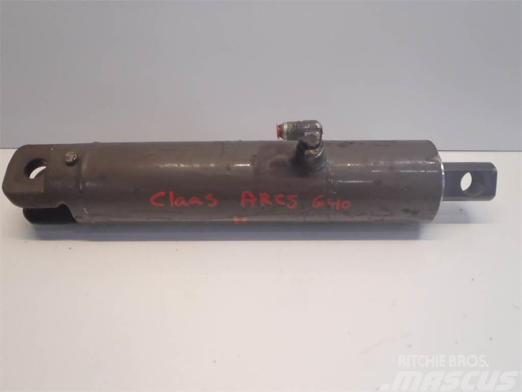 Renault Ares 640 Lift Cylinder Hydraulics