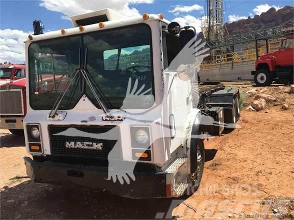 Mack MR6855 Waste trucks