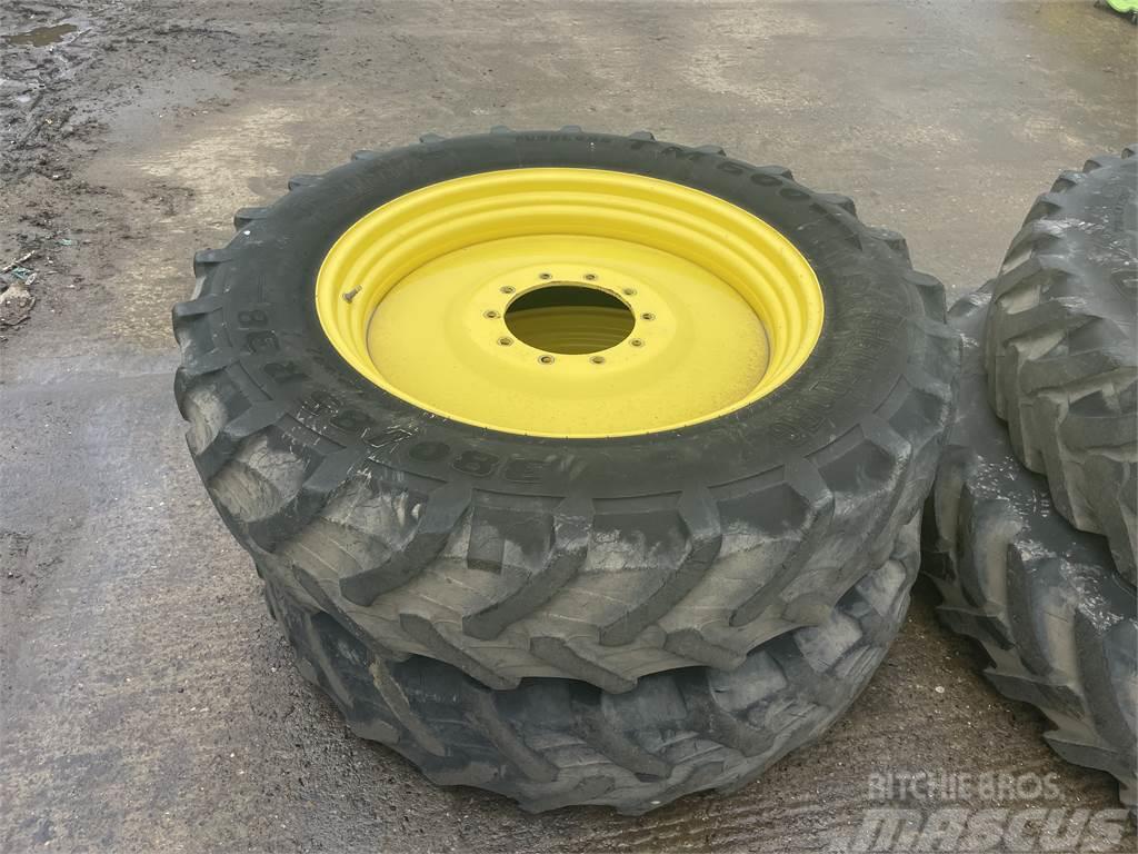 John Deere 380/105R50 Tyres, wheels and rims