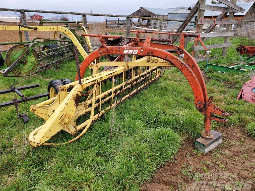 New Holland 258 Rakes and tedders