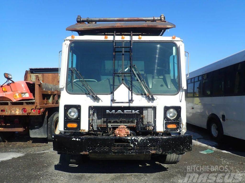 Mack MR690S Waste trucks
