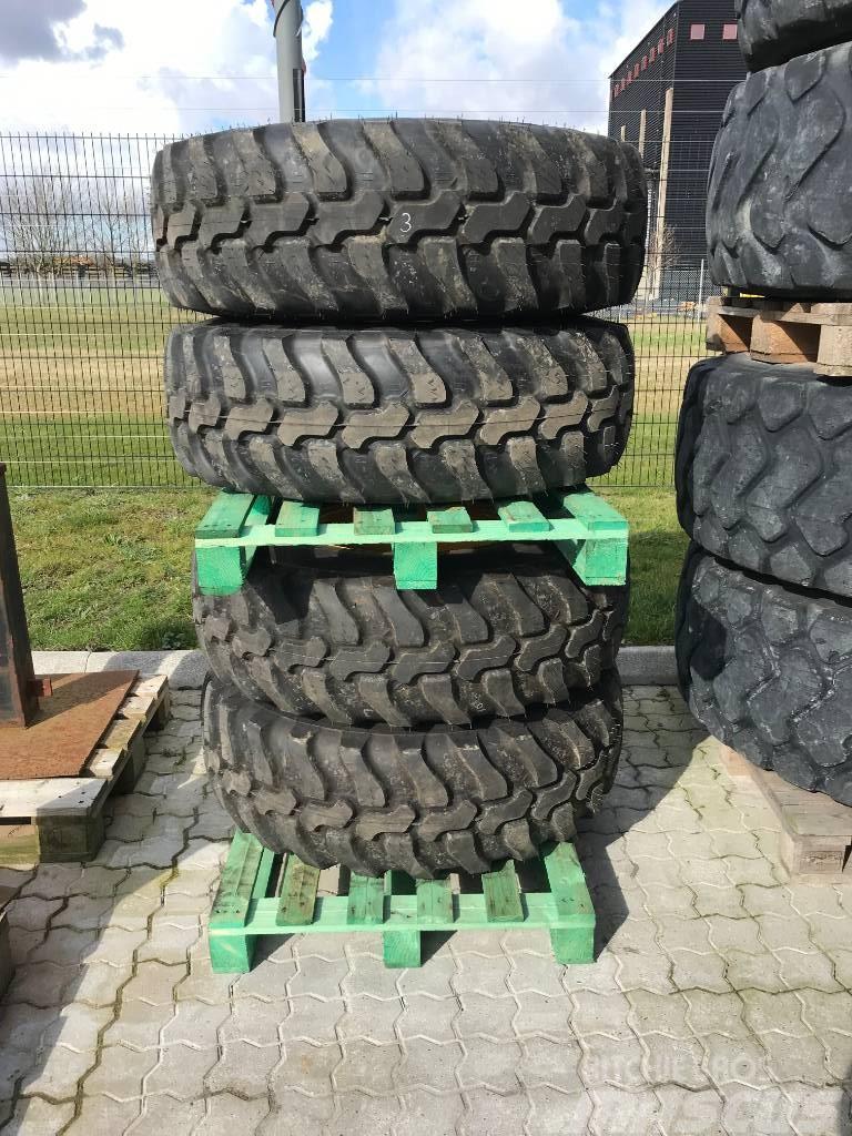 Dunlop 365/80R20 Tyres, wheels and rims