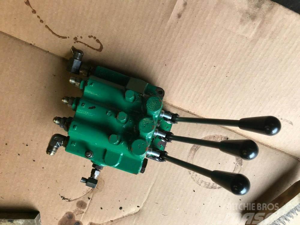 Ransomes 350Diesel 5 gang mower hydraulic up down control c Other components