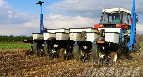  _JINÉ USA) Kinze - 3000 Tractors