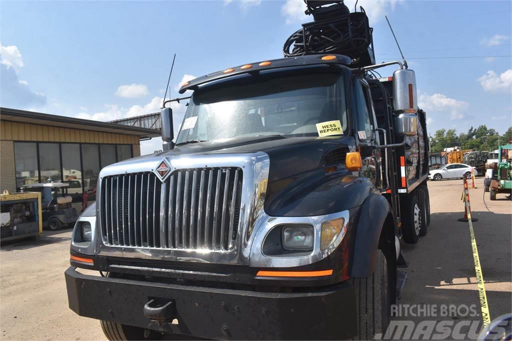 International WORKSTAR 7600 Crane trucks