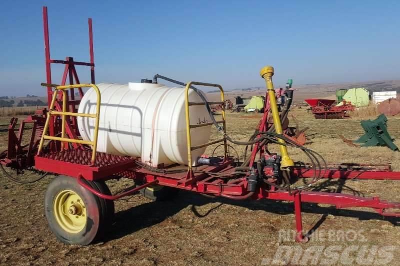  Other 1000 litre sprayer with Hydraulic boom Crop processing and storage units/machines - Others