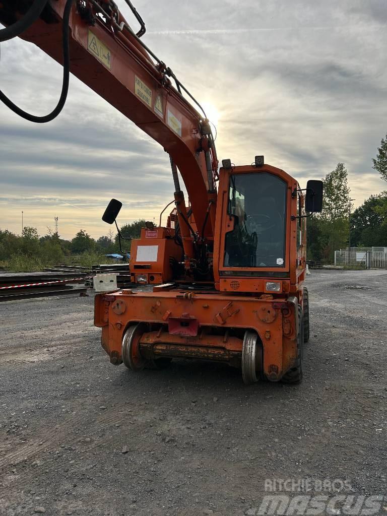 CASE 788 Rail Road excavator Railroad maintenance
