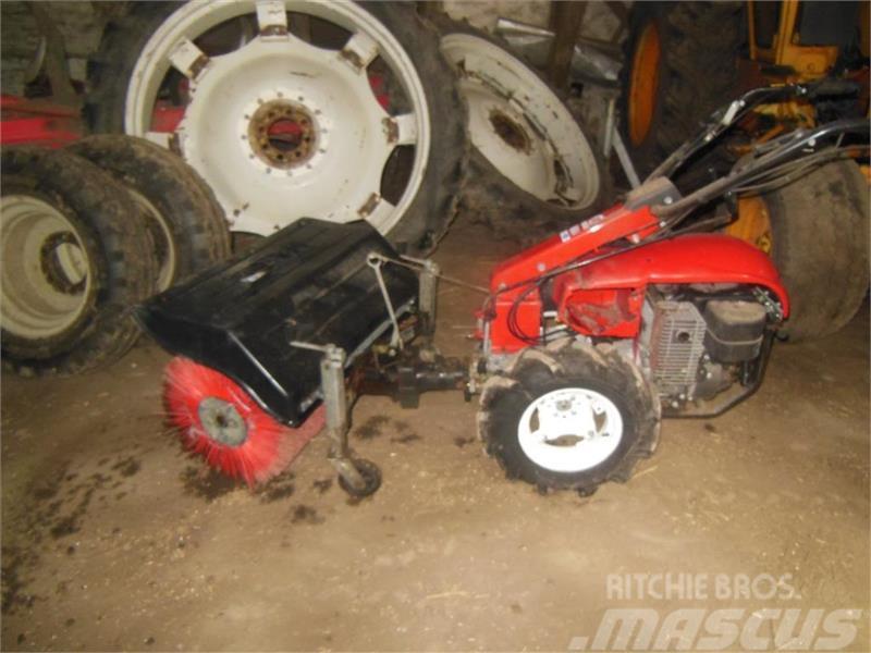 Nibbi Mak 4 med kost Compact tractors