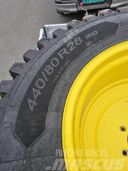 John Deere Hjul par: Michelin Crossgrip 440/80R28 Fakspro Gul Tyres, wheels and rims