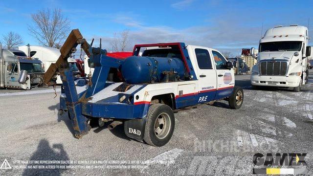 GMC 3500HD DAMAGED TOWING Truck Tractor Units