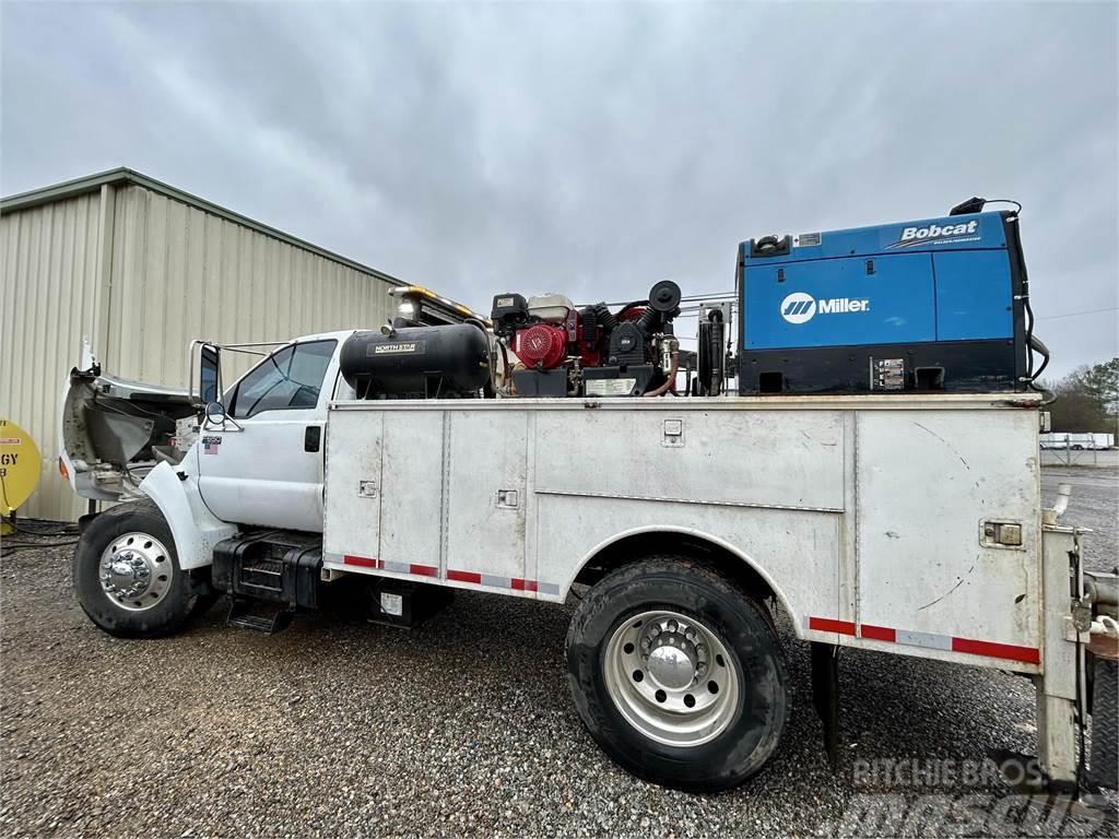 Ford F650 XL Recovery vehicles
