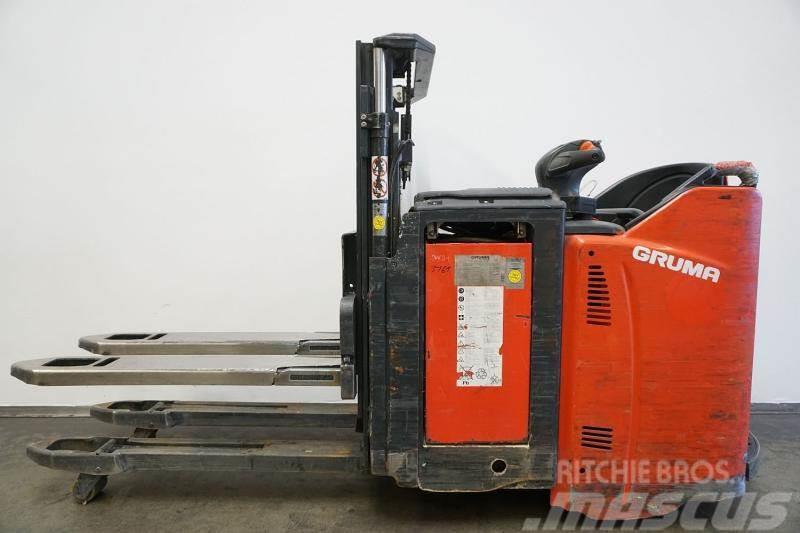 Linde D 12 HP SP 133 Self propelled stackers