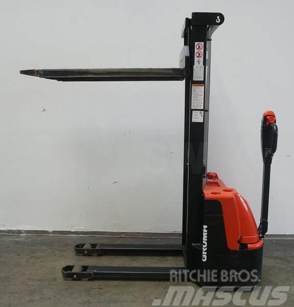 Schefer ECL10 Self propelled stackers
