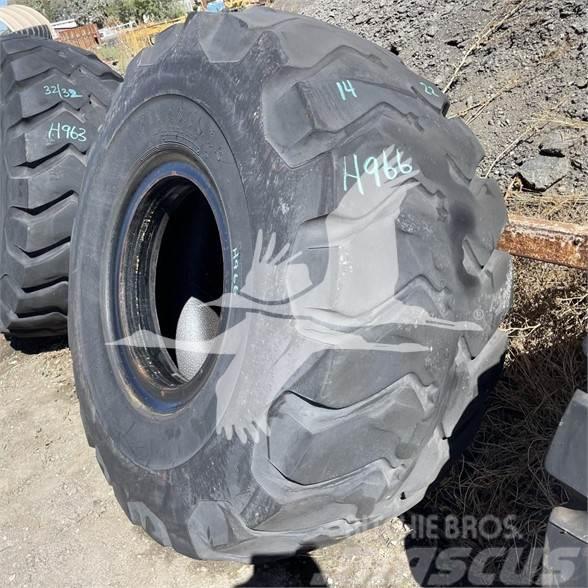 Firestone 26.5x25 Tyres, wheels and rims