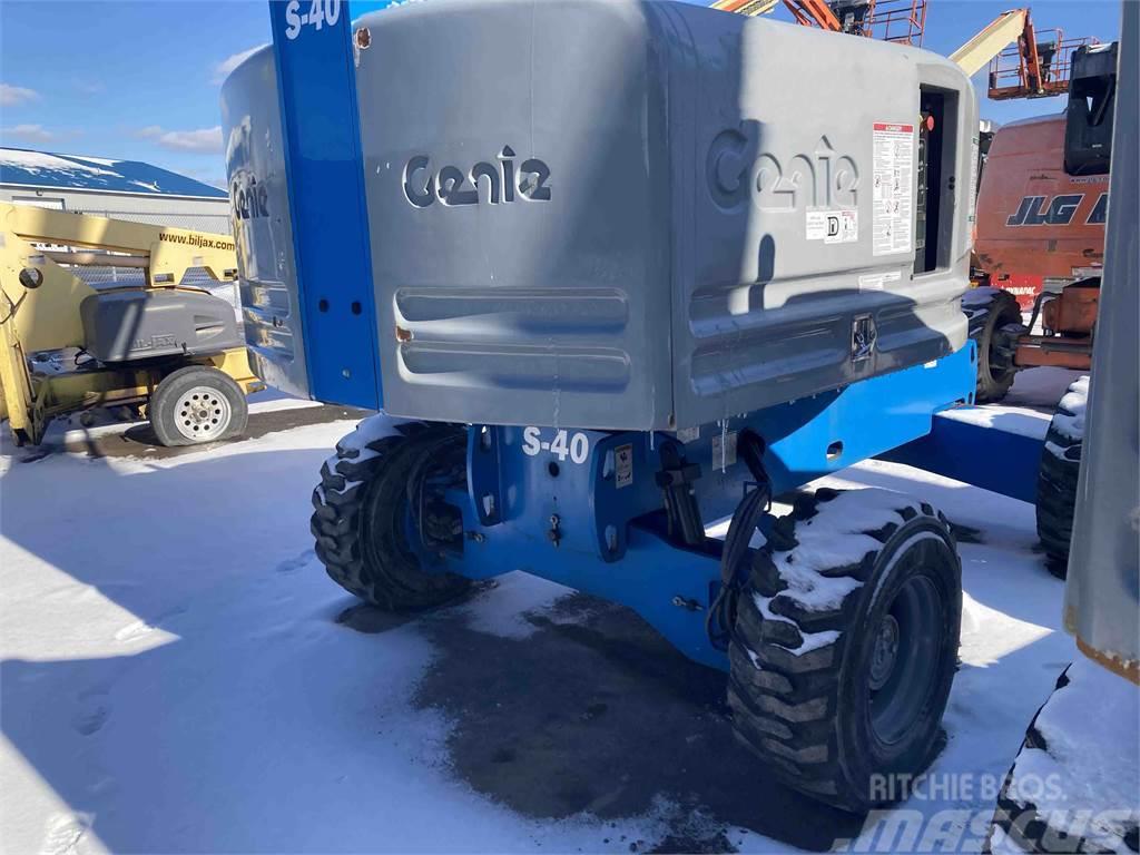Genie S-40 Compact self-propelled boom lifts