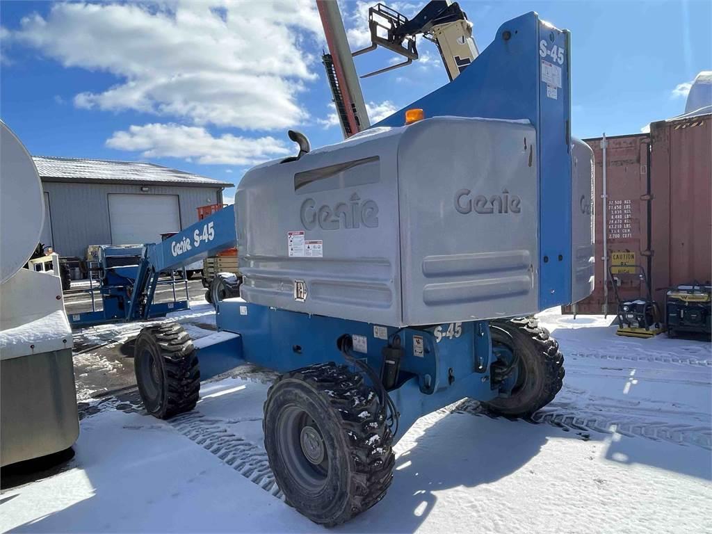 Genie S-45 Compact self-propelled boom lifts