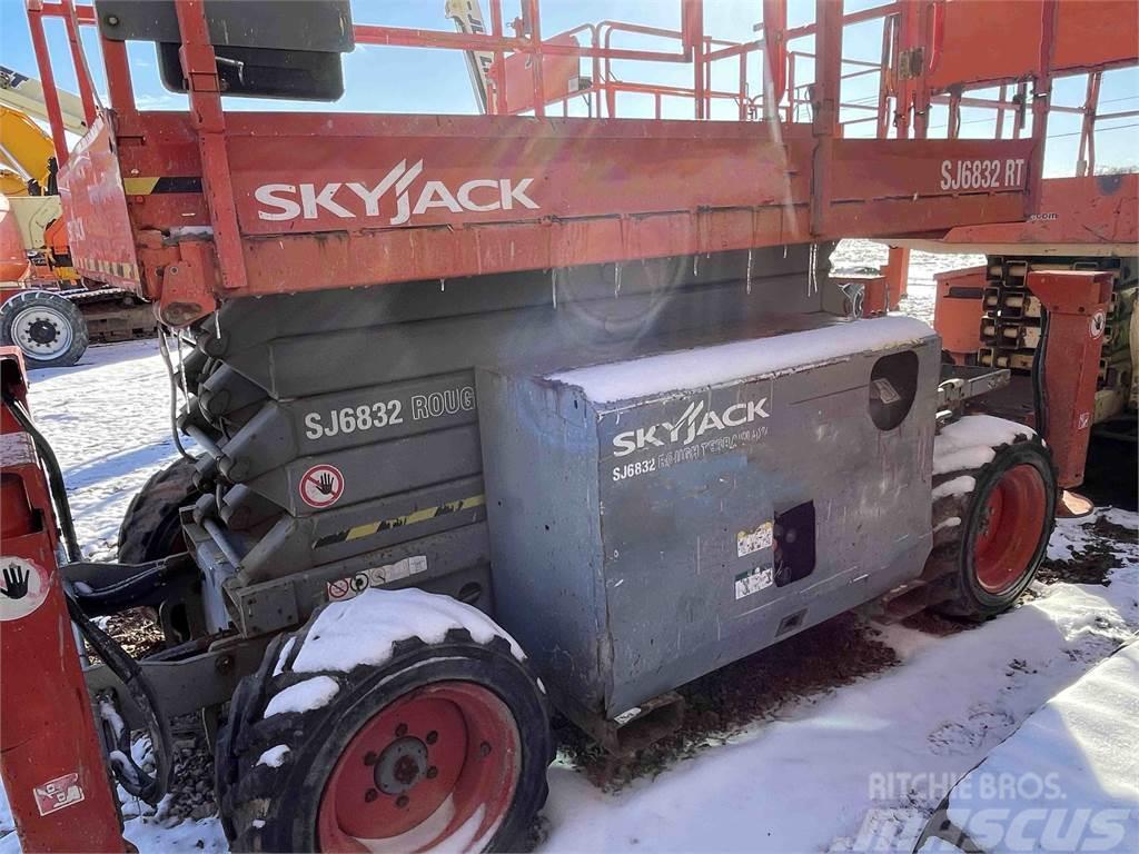 SkyJack SJ6832RT Scissor lifts