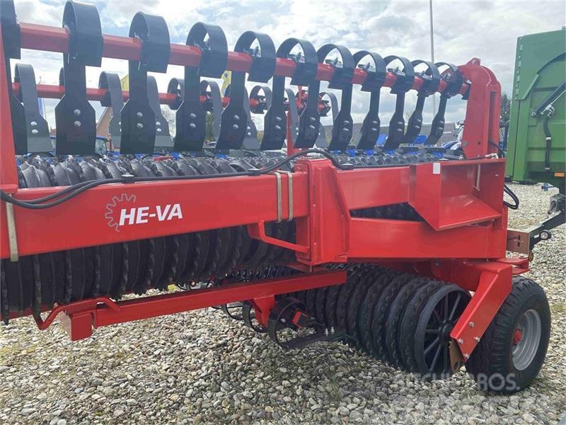 He-Va TIP ROLLER 820 Med Spring-Board Farming rollers