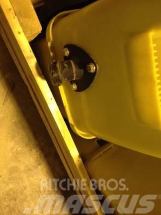 John Deere 1.6 Bu vac seed hopper Other sowing machines and accessories